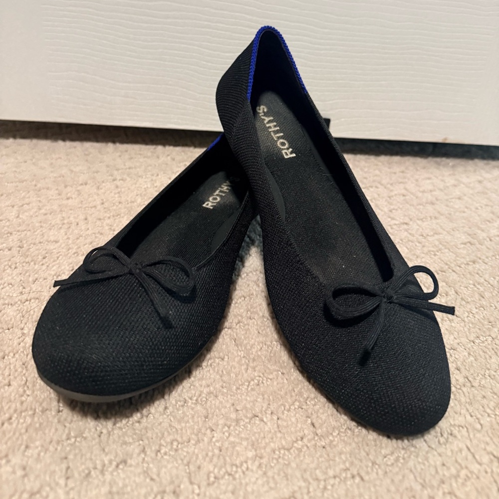 Rothy's Women's Black and Blue Flats